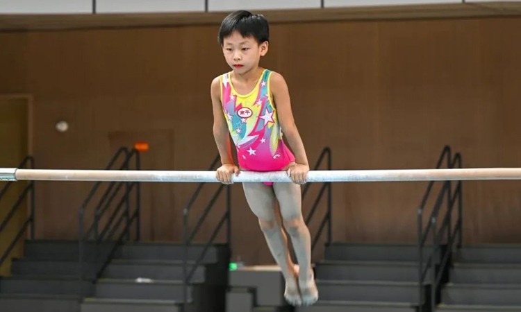 德天空：那不勒斯想签弗赖堡中场曼赞比顶替受伤的德布劳内