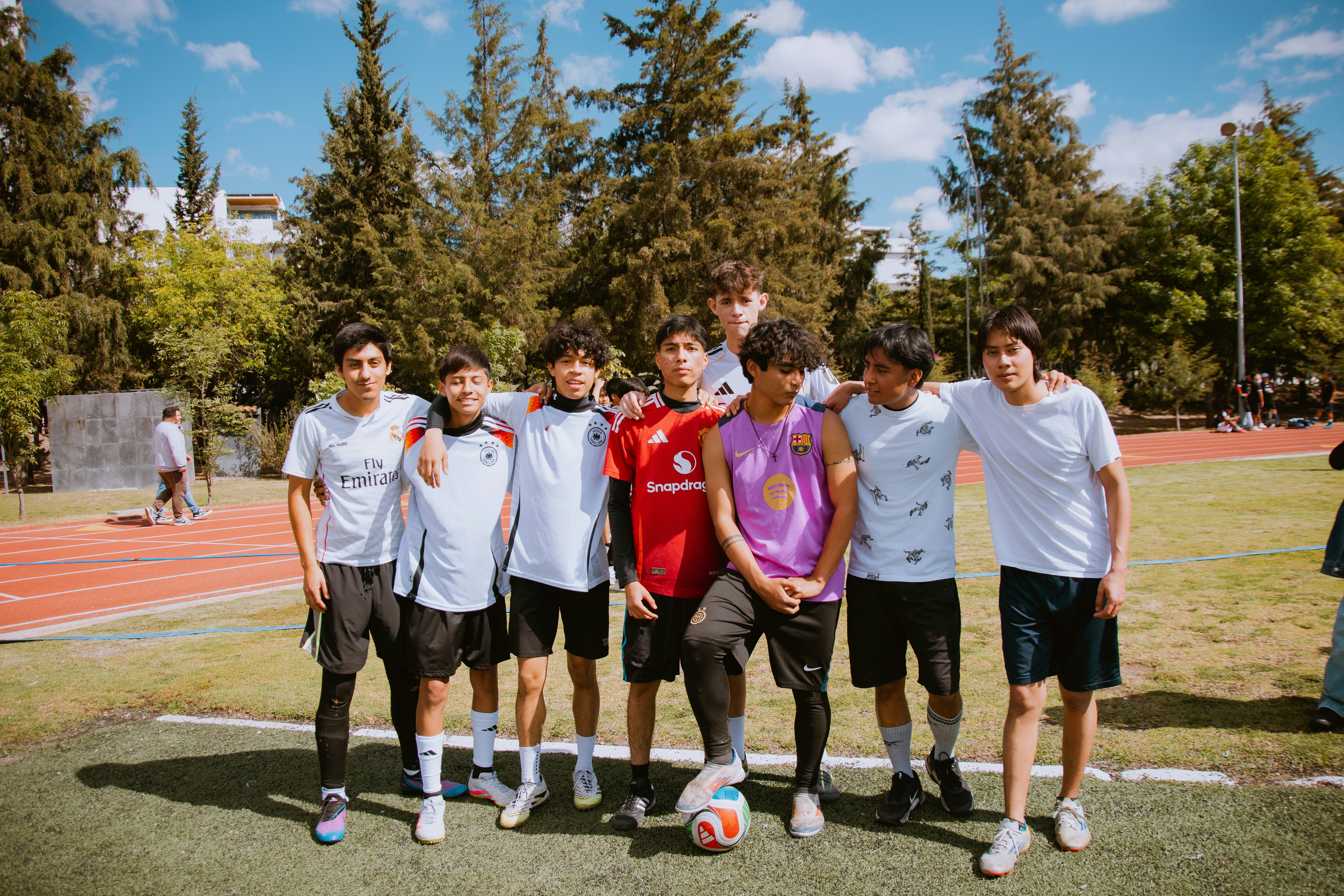 新版外国人永居证“五星卡”正式启用！哪些外国人可申请？一文读懂