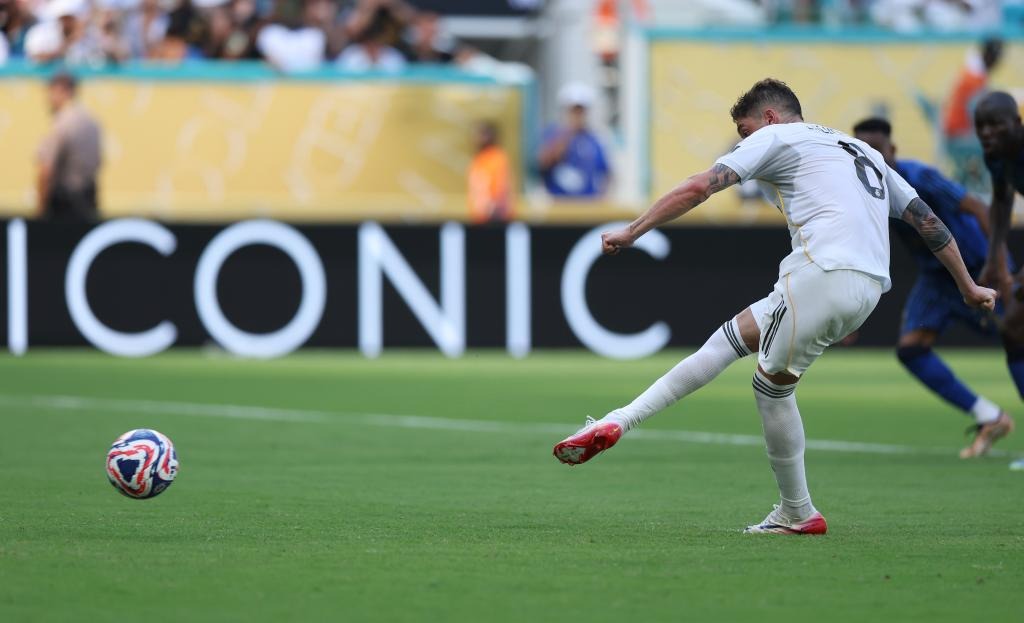 国米4-0横扫劲敌：劳塔罗连场破门状态回归，恩里克助攻令人欣喜